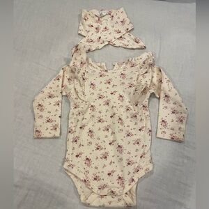 Jamie Kay bodysuit. 6-12 months. Frill and Floral. 100% Organic Cotton.